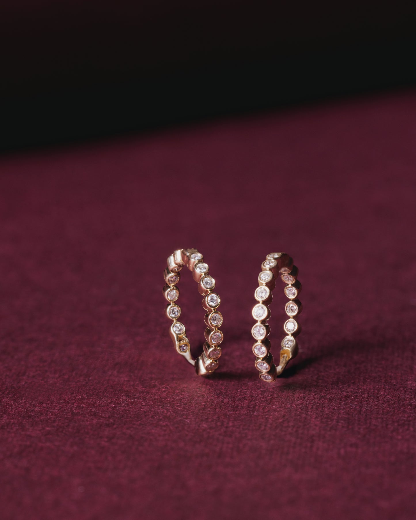 Mini Bezel Hoops w. Diamonds (Yellow Gold)
