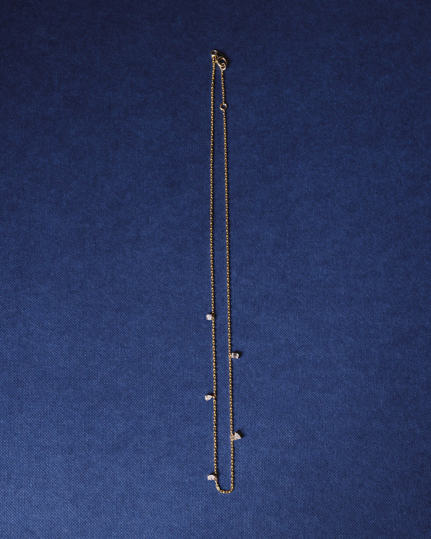 Chain Necklace w. Multi Diamond Shapes (White Gold)